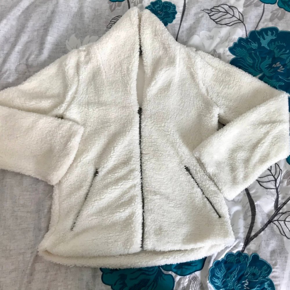 Gaiam White Zipper Fuzzy Sherpa Jacket